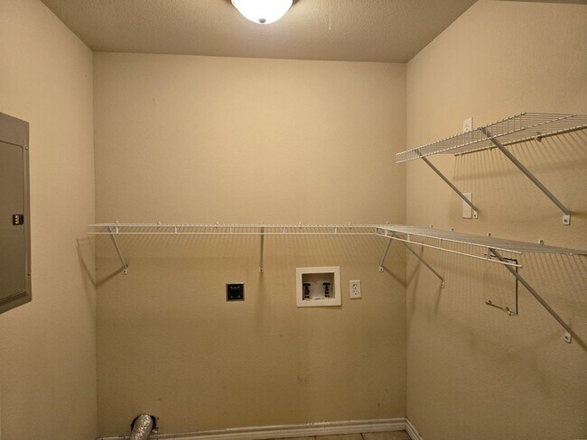 Building Photo - Robinson Townhome