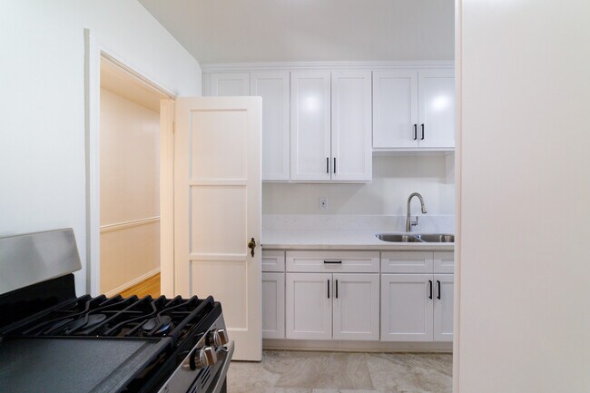 Building Photo - 452 S New Hampshire Ave