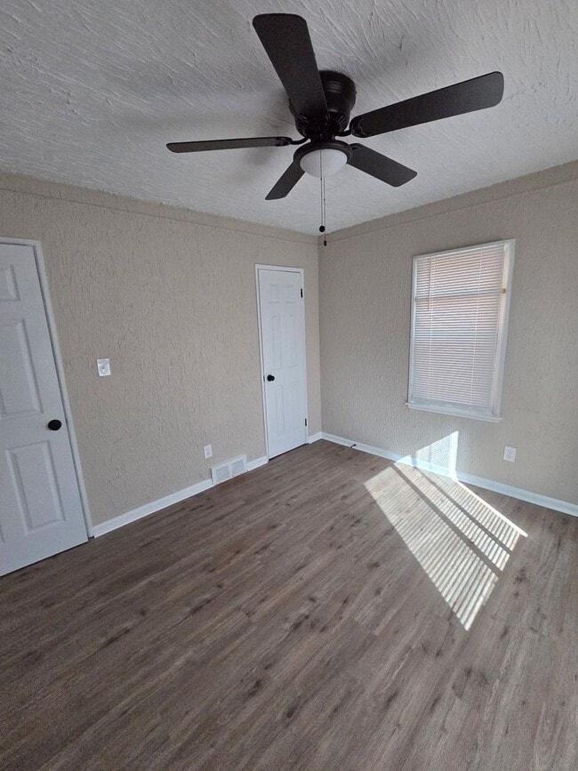 Building Photo - Freshly Renovated 3-Bedroom Home – Quality...
