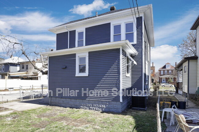 Building Photo - 121 S Terrace Ave