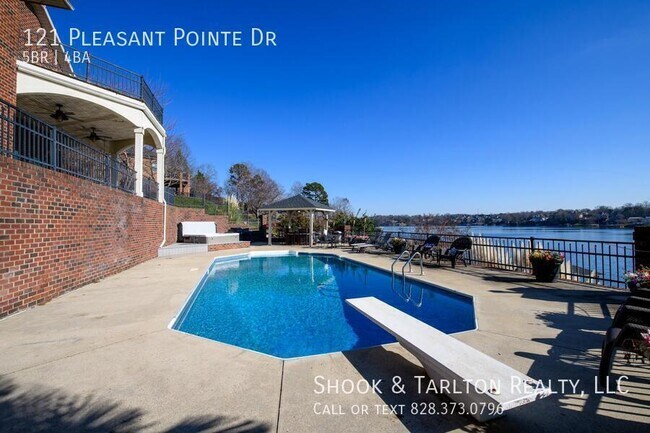 Building Photo - 121 Pleasant Point Dr