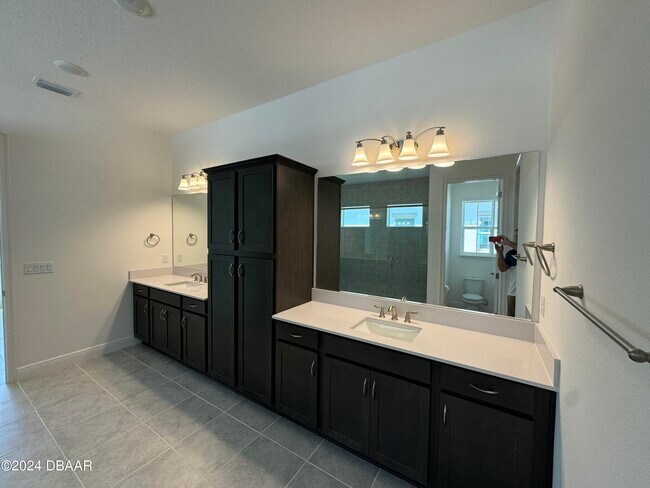 Building Photo - 2005 Divot Dr