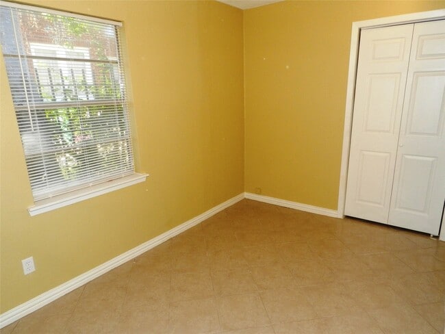 Building Photo - 2216 Truxillo St