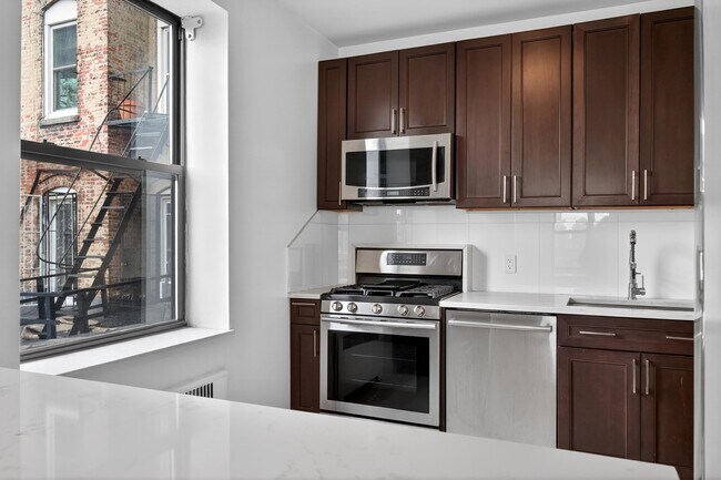 Building Photo - 104 Palisade Ave
