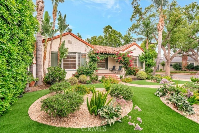 Building Photo - 546 S Beachwood Dr