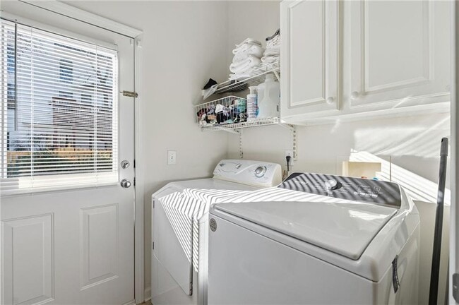 Building Photo - 2050 Willshire Glen