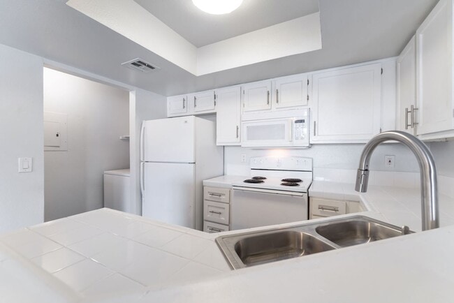 Building Photo - Beautiful fully upgraded 2bd/2ba condo in Boca Park available for immediate move-in!