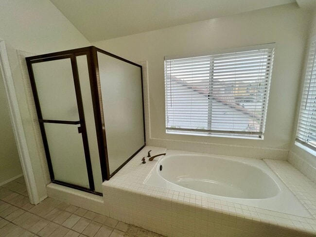 Building Photo - Beautiful 4 Bedroom Single Family Home with Pool and Pool Service Included for Lease in Rancho Cu...