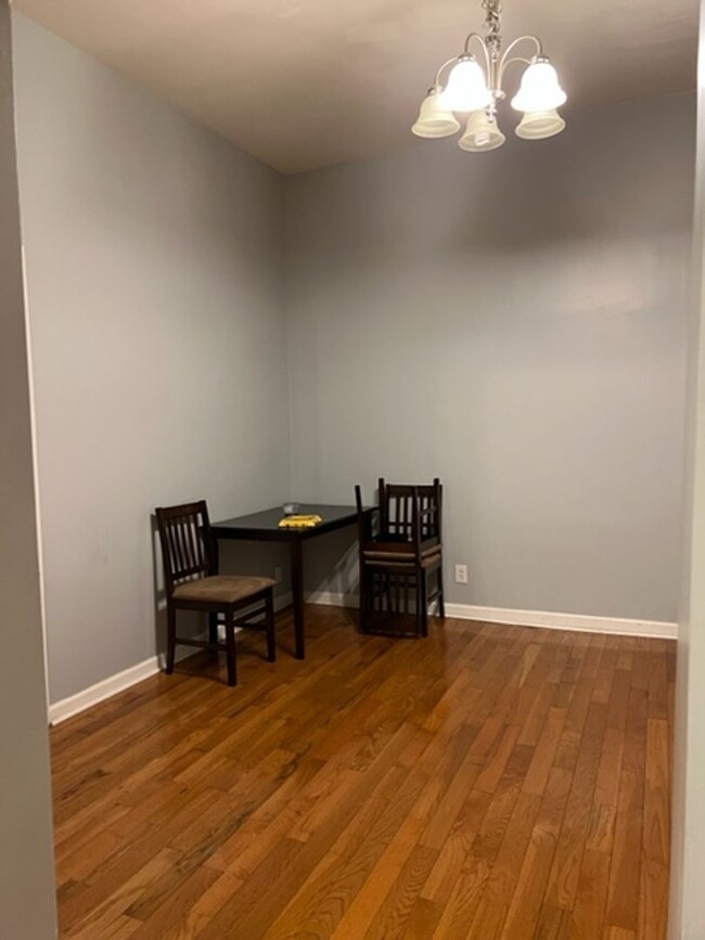 Building Photo - Knoxville 37917 - 2 bedroom, 2 bath home -...