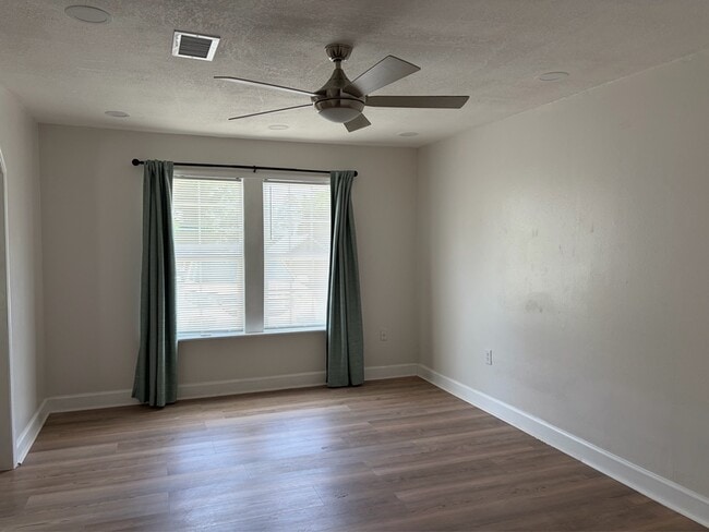 Building Photo - 1484 Van Delia Rd