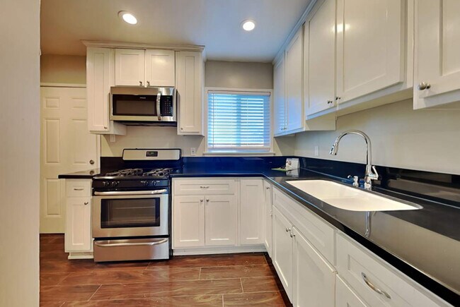 Building Photo - 1779 Rosewood Rd