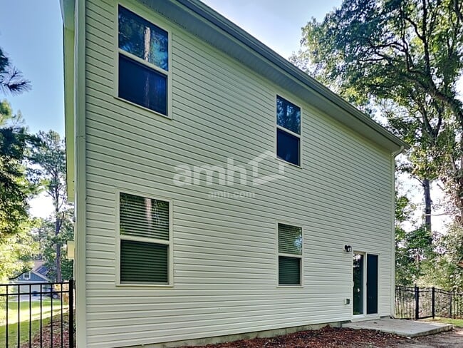 Building Photo - 1009 Theodore Rd