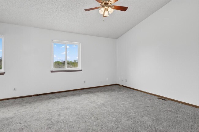 Building Photo - 4BR/4BA Updated Home with Finished Basement Suite & Landscaped Yard