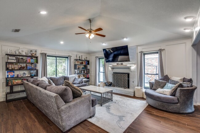 Building Photo - 1108 Richland Oaks Dr