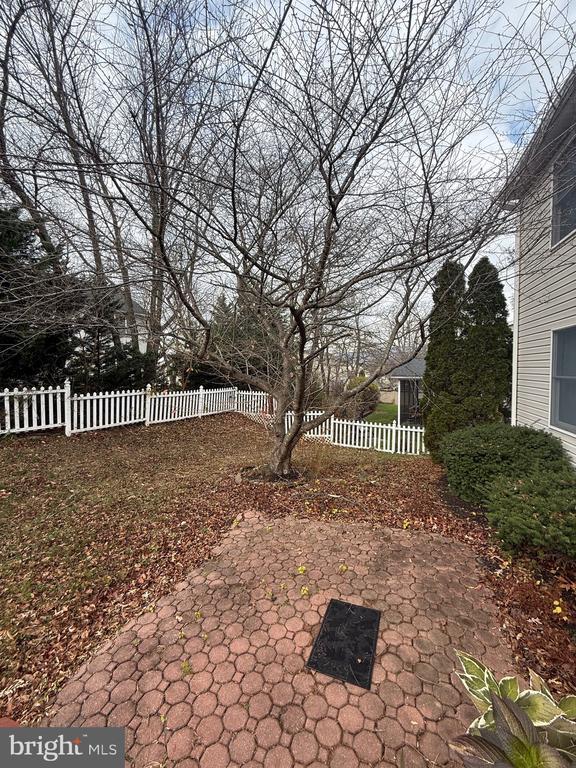 Building Photo - 28 Willow Way Dr