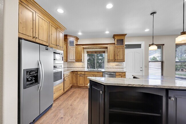 Building Photo - $3,650 - 4 Bed, 4 Bath Home with 4 Car Gar...