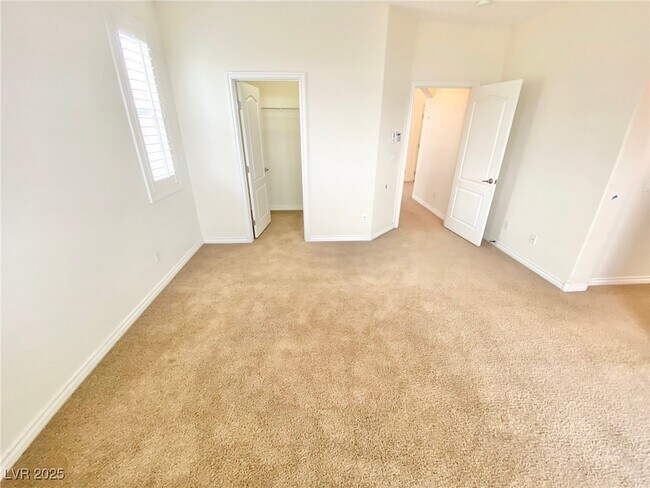 Building Photo - 2840 Dunnottar Ave