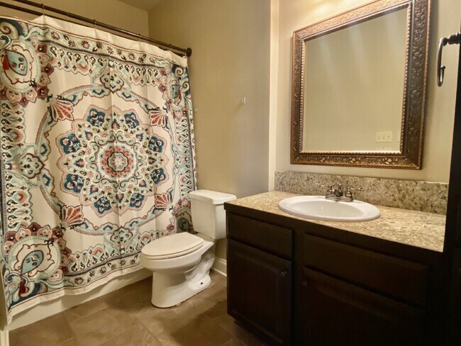 Building Photo - 1BR/1BA Upstairs Unit with Fountain View in Chatsworth Court!