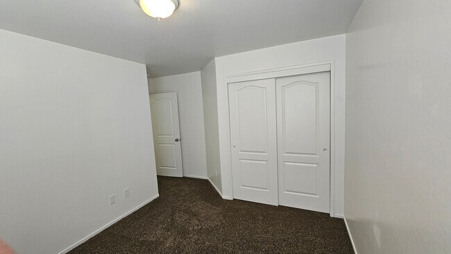 Building Photo - 4 Bed 2 Bath Home in SW
