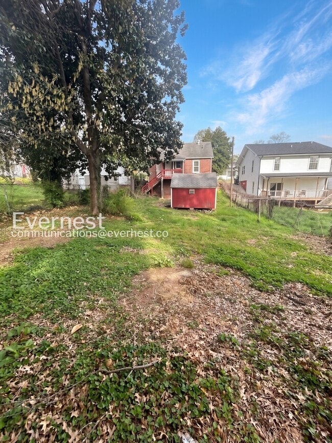 Building Photo - 856 N Cameron Ave