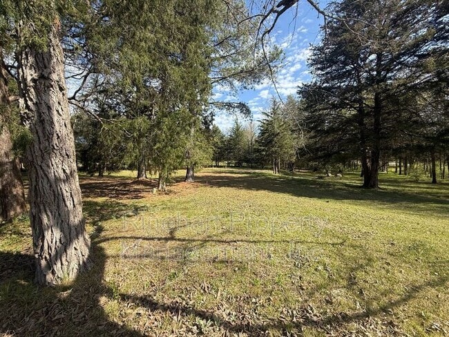 Building Photo - 866 State Rd 316