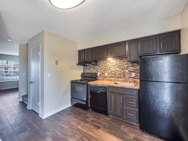 Building Photo - The Hills at Oakwood Apartment Homes