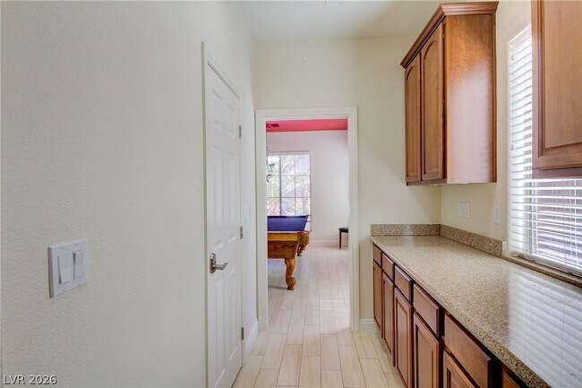 Building Photo - 8925 Monte Oro Dr