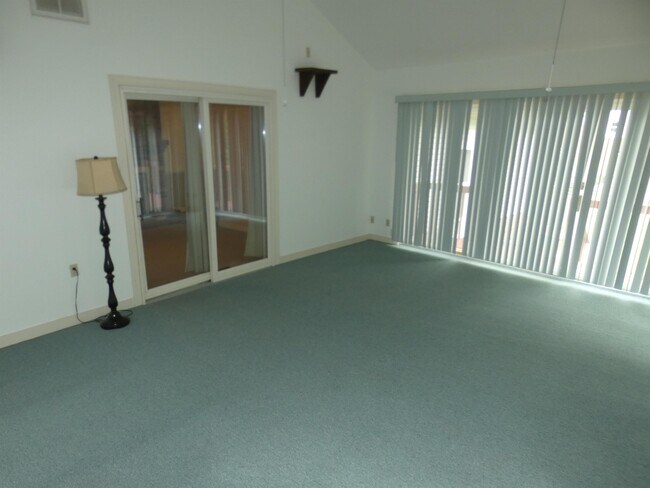 Building Photo - 10451 Edgehill Ln