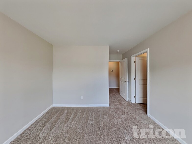 Building Photo - 4439 Oak Pointe Dr