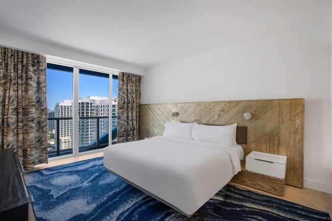 Building Photo - 3101 Bayshore Dr