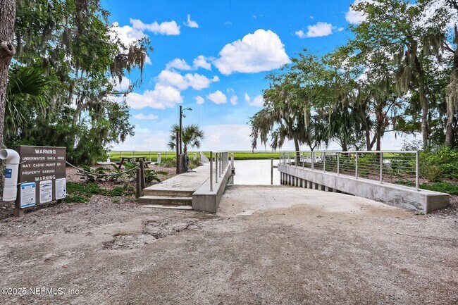 Building Photo - 426 Beachside Pl