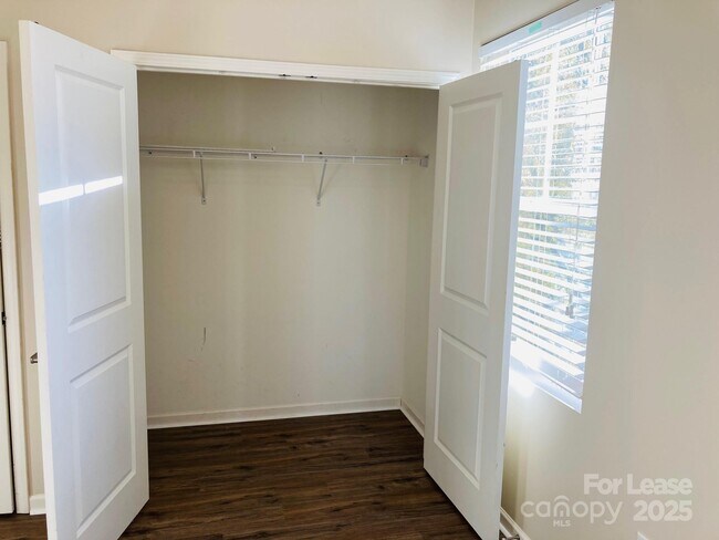 Building Photo - 17905 Delmas Dr