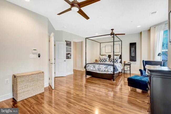 Building Photo - 711 McKenzie Ave