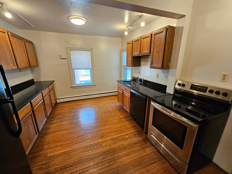 Building Photo - 103 Rutgers St