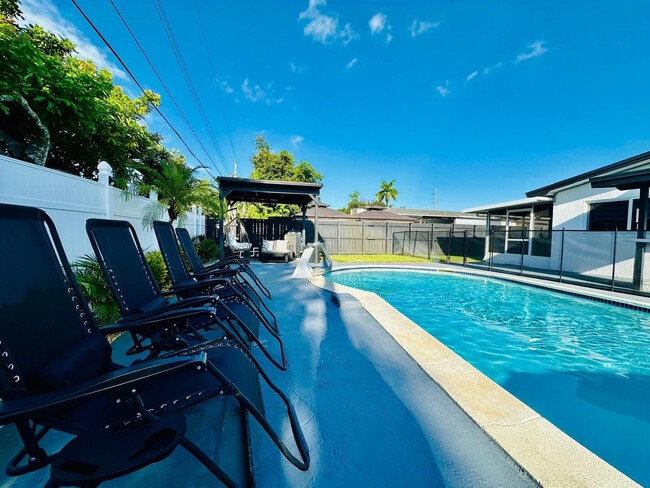 Building Photo - 6740 Custer St