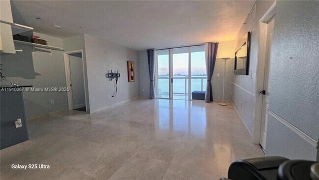 Building Photo - 1625 Kennedy Cswy