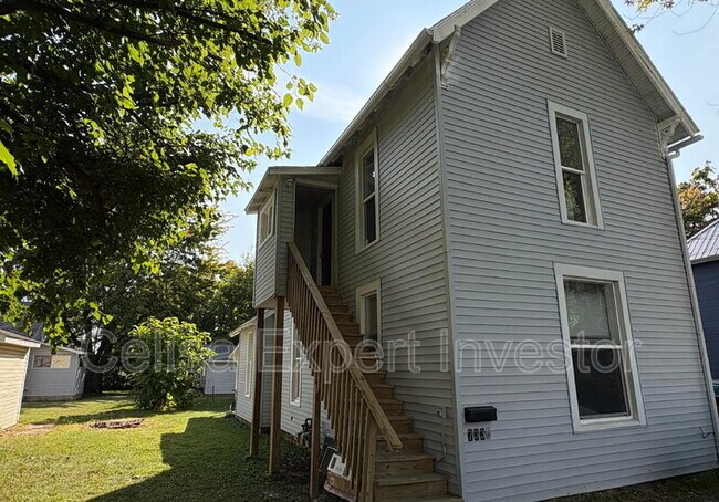 Primary Photo - 733 2nd St