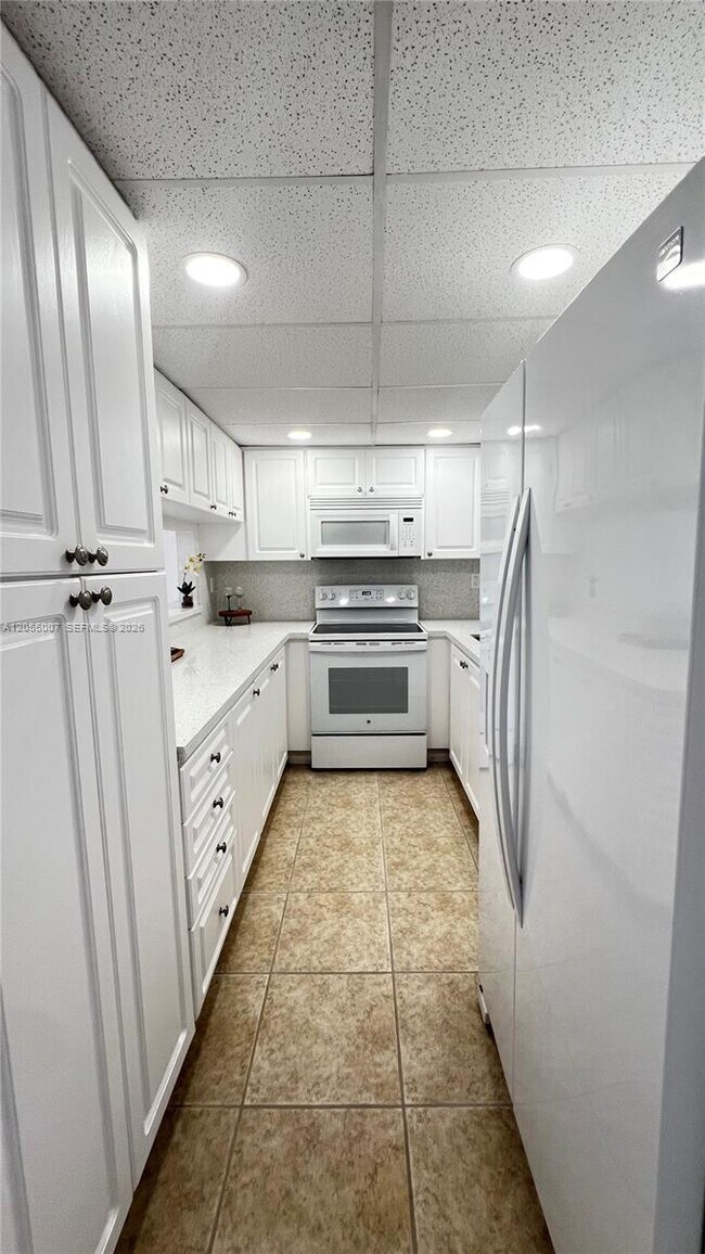 Building Photo - 984 W 40th St