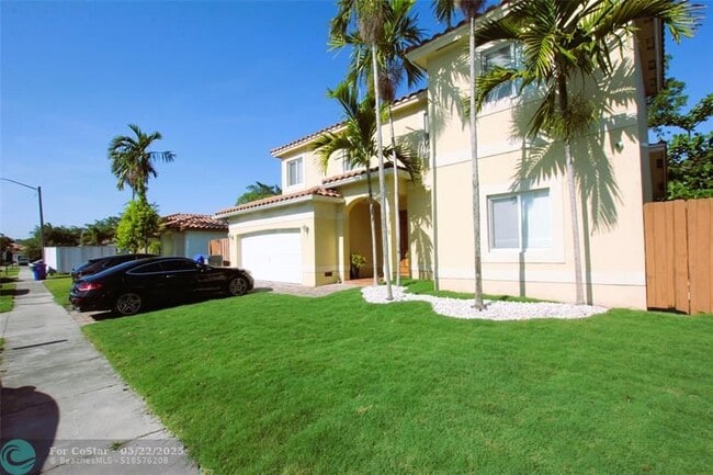 Building Photo - 1305 N 30th Ct