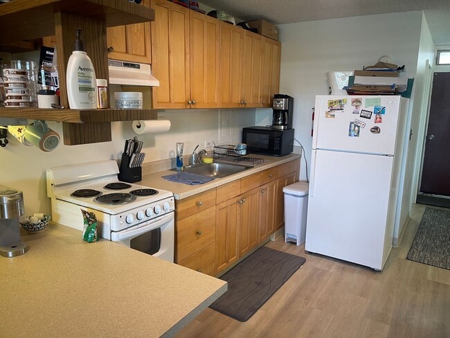 Building Photo - 48 Maluniu Ave