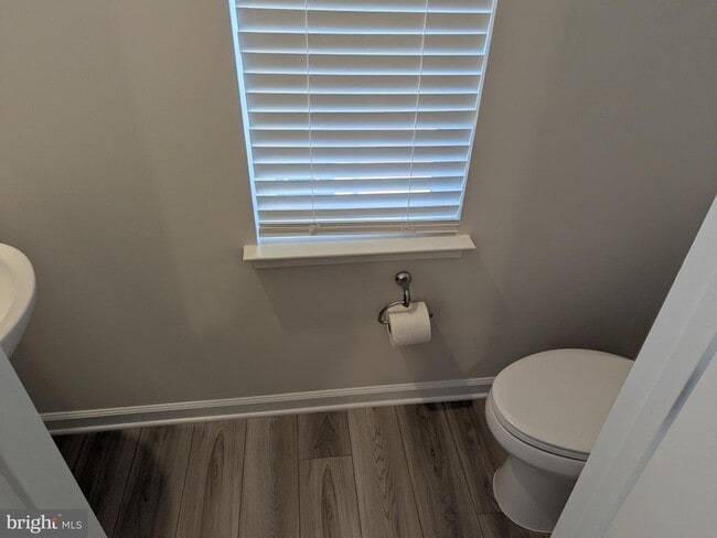 Building Photo - 212 Swan Fld Ave