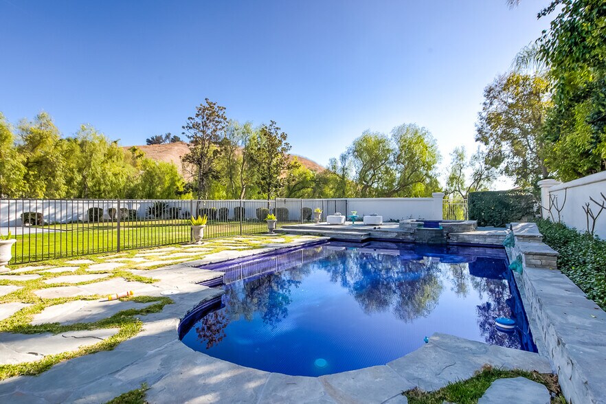 Building Photo - 25504 Colette Way