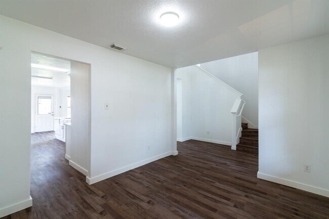 Building Photo - 2707 Troy Dr