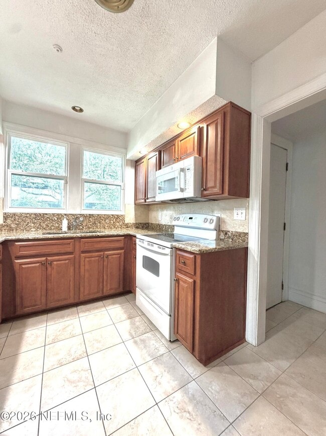 Building Photo - 1407 Belmonte Ave