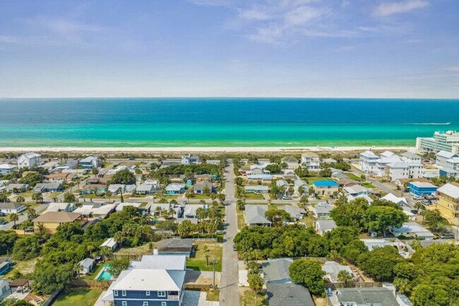 Building Photo - 501 Dolphin St