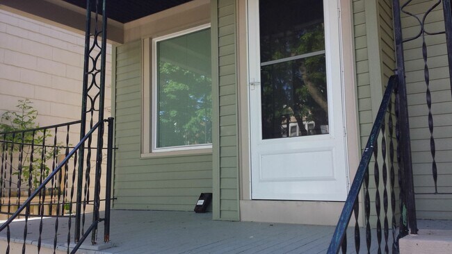 Building Photo - 2939-39B N Pierce St