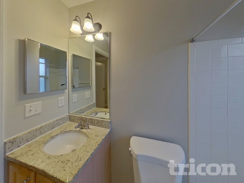 Building Photo - 528 Nevada Loop Rd