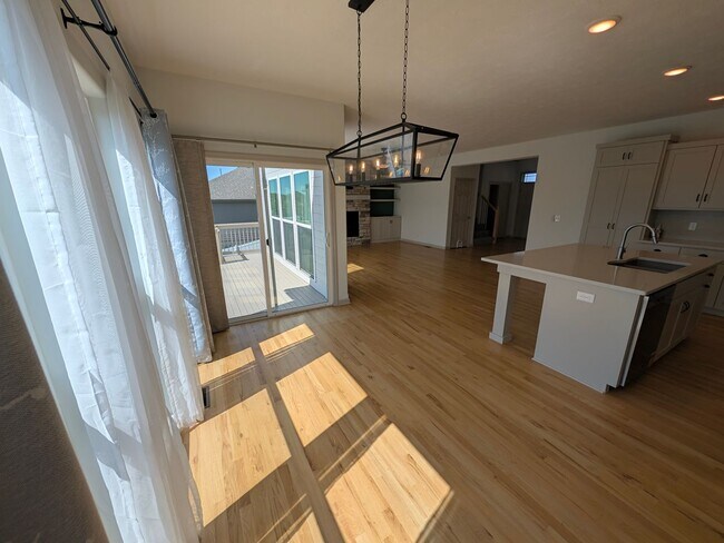 Building Photo - 5011 Clearwater Dr