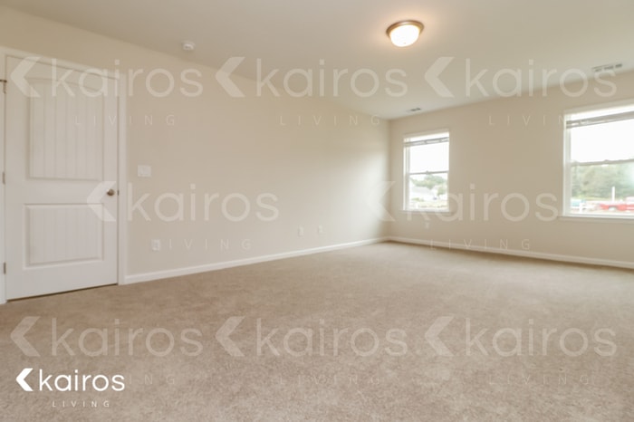 Building Photo - 17 Red Oak Dr.