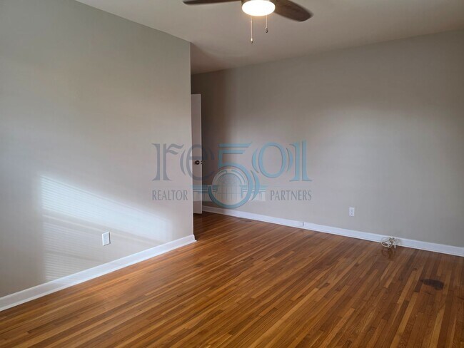 Building Photo - 6601 Blue Bird Dr